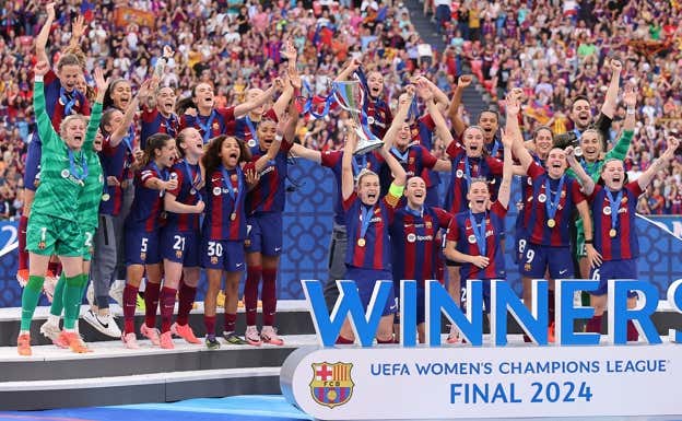 Alexia Putellas y el Barça levantando la Champions.  REUTERS