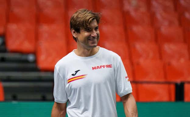 David Ferrer, durante un entrenamiento en Valencia, sede de la Copa Davis.  RFET