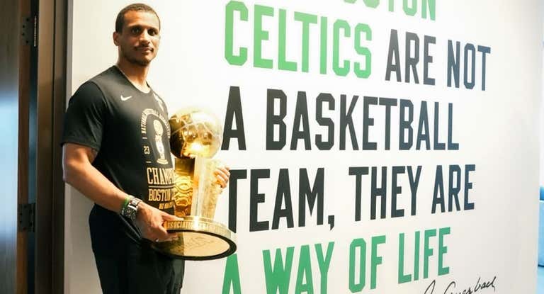 Joe Mazzulla, entrenador de los Celtics.