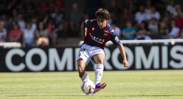 Carlos Álvarez, el talento que dijo ‘no’ a Arabia para brillar con el Levante: «Seguro que habríamos sacado más de lo que nos ofrecían»