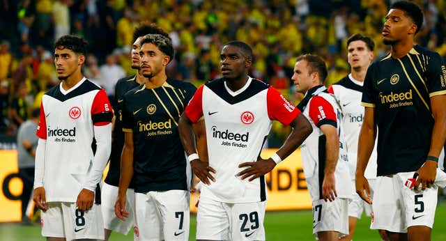 El Eintracht se pone serio contra el elitismo en los estadios: regalará 1000 entradas por partido a colegios y clubes