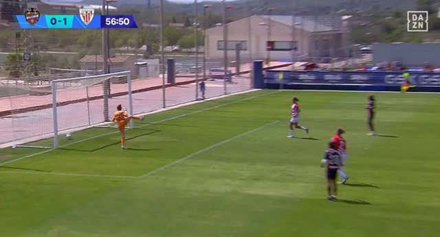 La solución a los errores arbitrales en Liga F podría estar en el fútbol sala con la implementación del VIR
