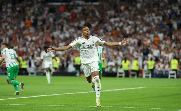 Mbappé celebra un gol con el Madrid. EFE