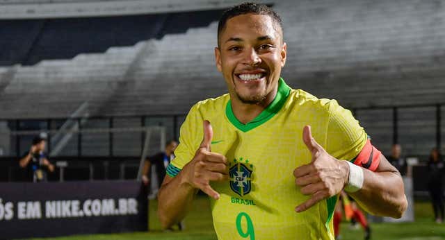 Pellegrini espera a un Vitor Roque que vuelve de Brasil con la sonrisa recuperada: «Me reí más esta semana que en los últimos meses»
