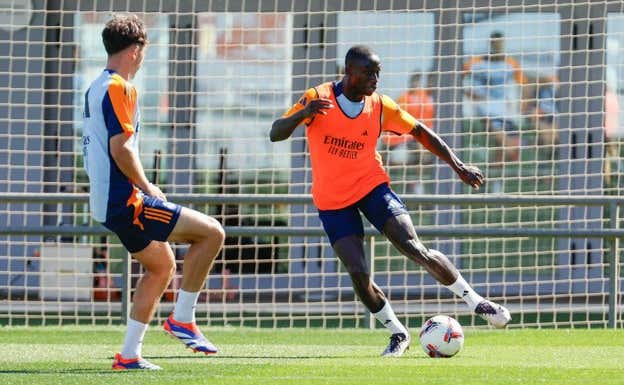 Mendy, en el entrenamiento.  REAL MADRID