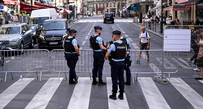 Agentes de la Policía francesa velan por la seguridad en los Juegos de París 2024.