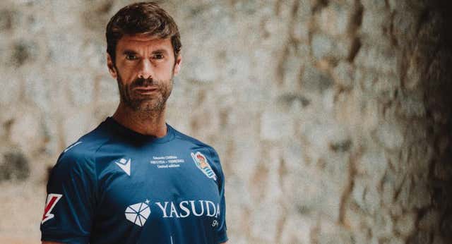 La Real Sociedad recuerda a Chillida con una camiseta en su honor y el Madrid como invitado