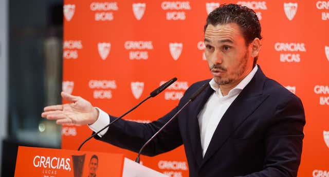 Del Nido Carrasco se acerca a las peñas en una tregua plagada de dudas… y respeto: «Nos ha pedido paciencia pero no ha escurrido el bulto»