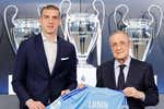 Premio para Lunin en mitad de la caída