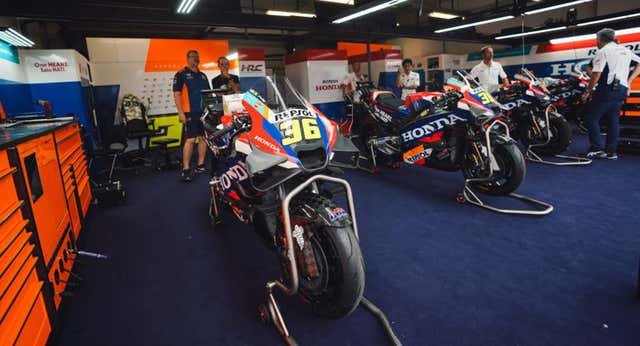 La falta de avances en Honda comienza a inquietar a sus pilotos: «Los japoneses ven la preocupación en mi cara»