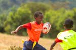 ¿Cómo llega un balón de rugby a un niño masái que vive a las faldas del Kilimanjaro?