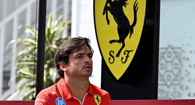 El calendario ilusiona a Ferrari y hace que Carlos Sainz camine (de nuevo) en falso