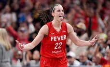 Caitlin Clark bate el récord de asistencias en una temporada de la WNBA