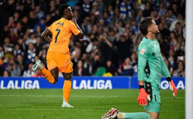 Vinicius celebra su gol a la Real.  AFP