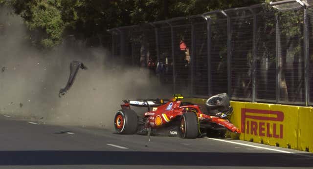 Saltan chispas entre Carlos Sainz y Checo Pérez tras su aparatoso accidente: “¡¿Es idiota?!”
