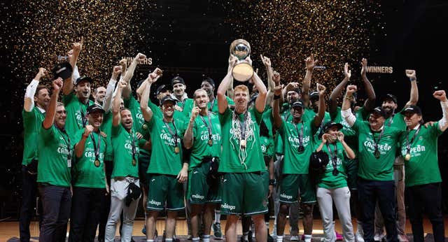 Unicaja levanta la Copa Intercontinental