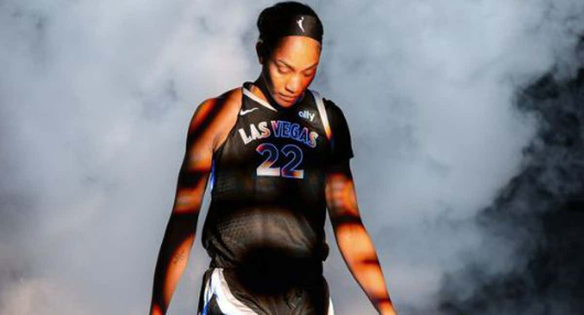 A'ja Wilson antes de entrar al partido ante las Sun.