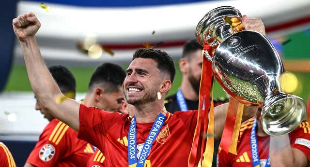 Aymeric Laporte se sincera sobre su polémica celebración en la Eurocopa: «Guardaba esos recortes como combustible»