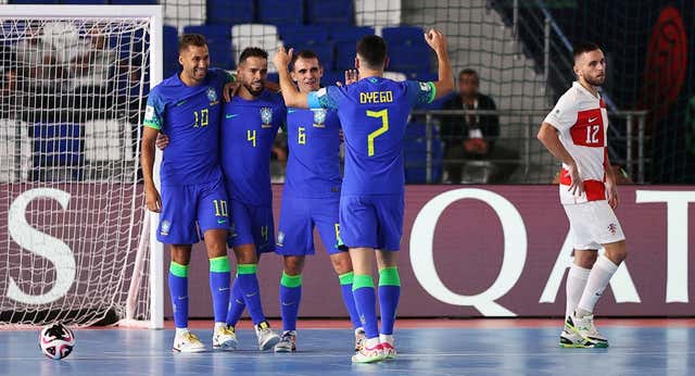 Brasil sigue en modo rodillo y aplasta a Croacia