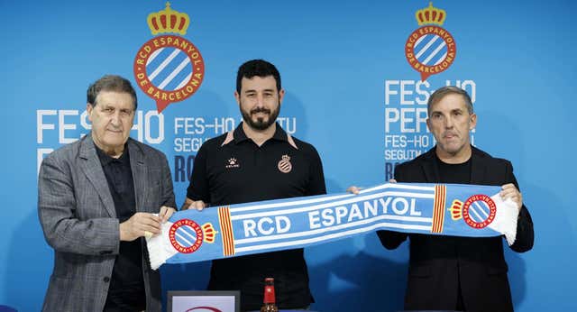 Una falsa promesa y una apuesta fallida acompañan el adiós del “encargado de material” que hacía de entrenador en el Espanyol
