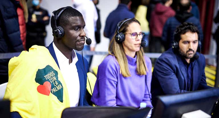 Amaya Valdemoro comenta un partido de la ACB en el año 2021