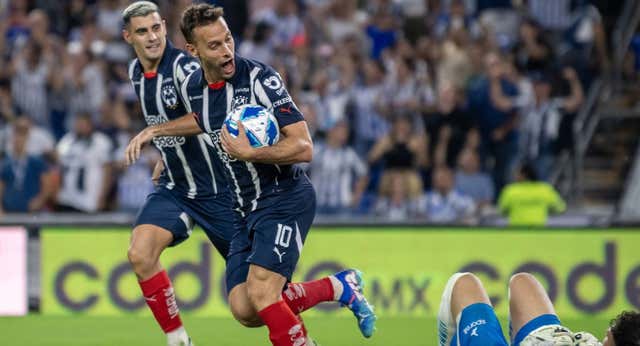 Un doblete de Sergio Canales aúpa al liderato a Rayados de Monterrey