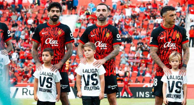 El vídeo del monstruo del ‘bullying’ que une a todos: «Esto sí que no entiende de colores»