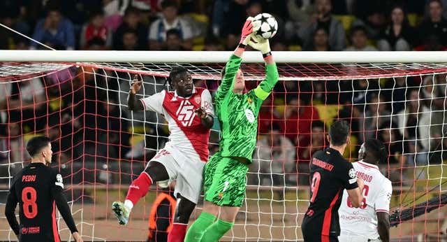Un errático Ter Stegen amarga el debut en Champions