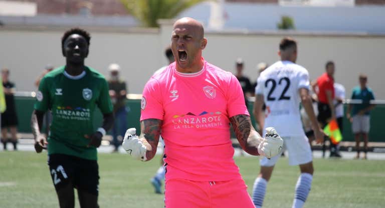 Nauzet celebra el gol marcado de penalti.