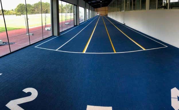 La nueva instalación de atletismo construída en Ribeira (A Coruña). MONDO IBÉRICA