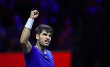 Carlos Alcaraz gana a Shelton ante la atenta mirada de Federer e iguala la Laver Cup