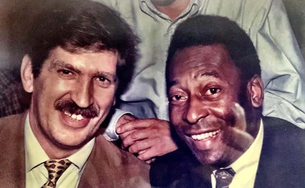 Iñaki Cano junto a Pelé. CEDIDA POR IÑAKI CANO