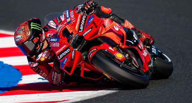Pecco Bagnaia lidera una primera línea de GP24 mientras Marc Márquez suma su 19ª caída