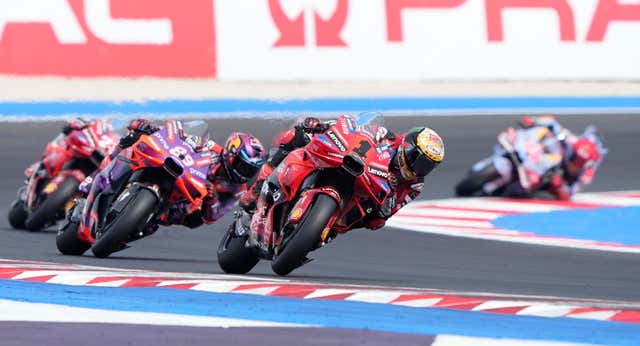 La carrera al revés de Bagnaia acabó en caída y frustración