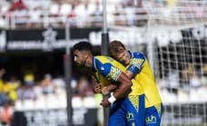 Chris Ramos, el delantero que «vivía a cinco minutos del estadio» sostiene al Cádiz a base de dobletes