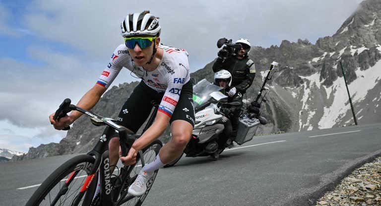 Tadej Pogacar, en el descenso del Galibier, durante la cuarta etapa del Tour de Francia de este curso.