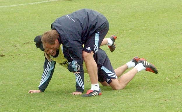 Borja Fernández, junto a David Beckham en un entrenamiento antes del derbi.  Agencias