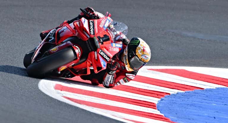 Bagnaia durante la carrera sprint de Misano.