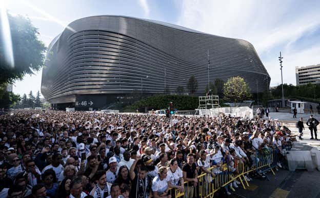 Los alrededores del Santiago Bernabéu antes de un partido de Champions de la temporada pasada.  EP