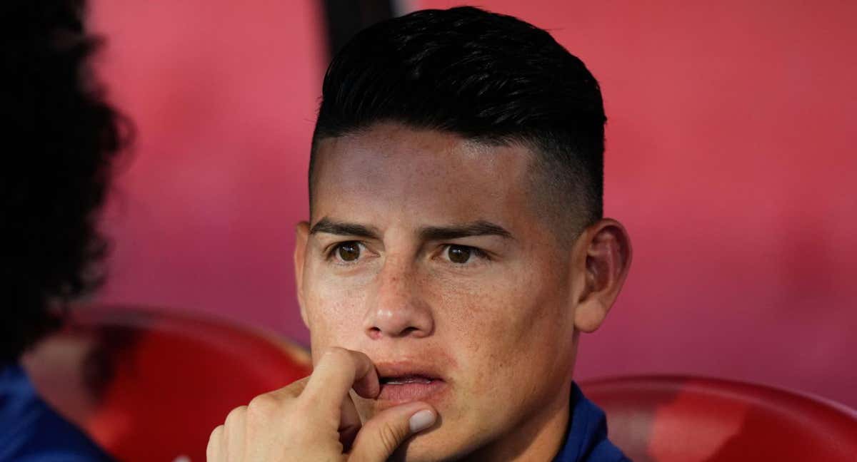 James Rodríguez, en el banquillo de Montilivi.