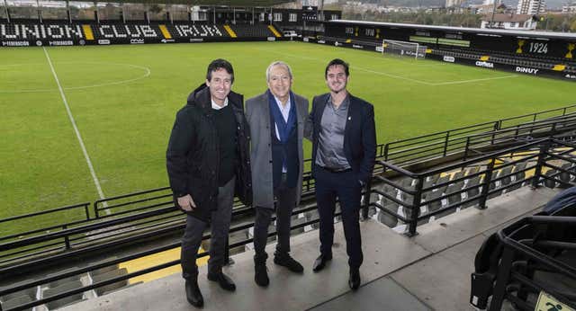 Los “cafés de 2 o 3 horas” que resumen la ayuda del Aston Villa a un Primera RFEF que tiene ‘aroma Champions’