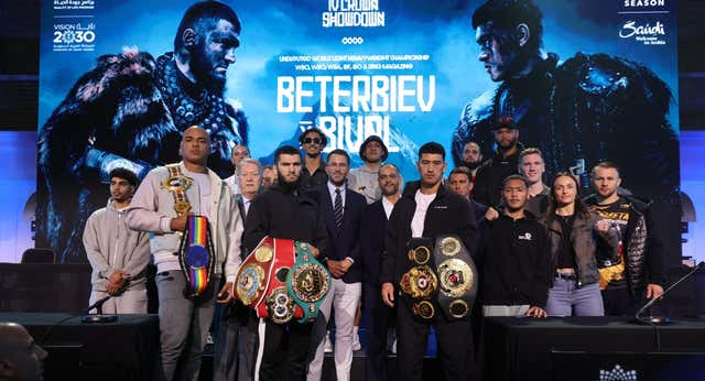 Bivol – Beterbiev: horario en España, cartelera y cómo ver la unificación completa del semipesado en Arabia Saudí