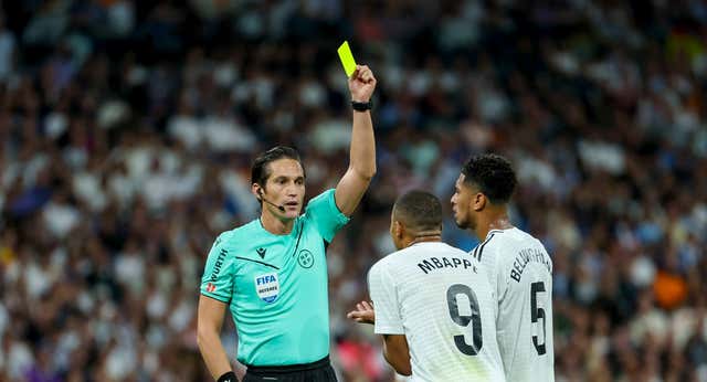 Quiénes son los jugadores y los equipos de LaLiga que más tarjetas reciben por protestar