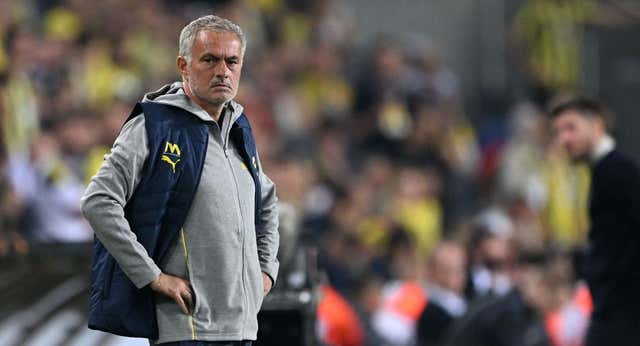 Disparan en el pie al gran defensor de José Mourinho en Fenerbahce