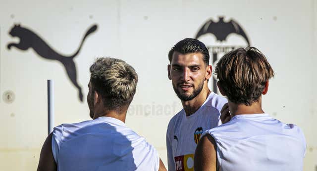 El colmo Rafa Mir: recae de una lesión tras su ‘castigo’ y no volverá en varias semanas