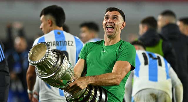 La última polémica del ‘Dibu’ Martínez le sale cara: dos partidos de sanción con Argentina
