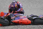 Las caídas en MotoGP marcan el desenlace del Mundial, que suma nuevos contendientes: «Parece un campeonato de errores»