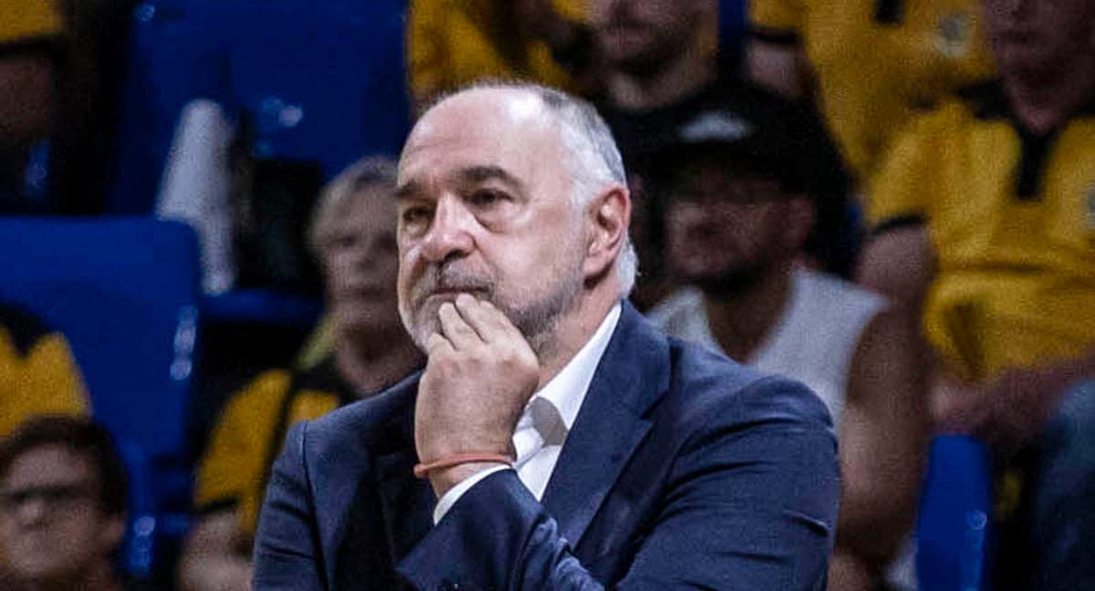 Pablo Laso serio durante el partido.