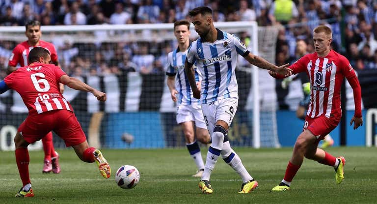 Imagen de un enfrentamiento entre la Real Sociedad y el Atlético de Madrid el curso pasado.