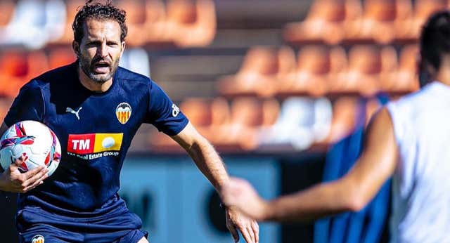 El doble seguro de Baraja en el Valencia: mantiene el apoyo interno y una cláusula alta